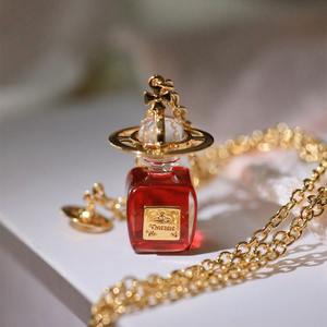 <span class=keywords><strong>Collana</strong></span> in Ottone di Alta Qualità con Ciondolo a Bottiglia di Profumo e Perla <span class=keywords><strong>Saturno</strong></span>, Accessorio di Moda Elegante e Trendy - Product Image 2