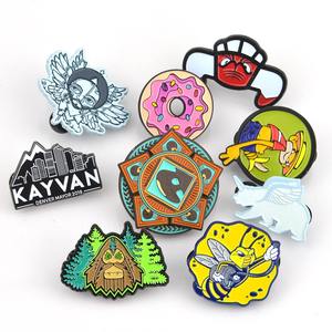 ピンバッジ製造クリスマスカスタムロゴグッドオーメンズ漫画アニメハードエナメルラペルメタルピン - Product Image 4