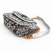 Pochette d'épaule scintillante à paillettes, sac à chaîne étoile métallique avec rembourrage en cuir pour femmes, idéal pour festivals, clubs et bals de promo