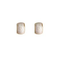 Nouvelles Boucles d'Oreilles Géométriques de Luxe Léger Haut de Gamme en Pierre Chat, Clous d'Oreilles Ronds Dorés avec Perles, Bijoux Tendance de Niche pour Femmes