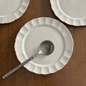 Assiette à dessert en céramique blanche crème de 7 pouces avec dentelle en relief pour pâtisserie, confiserie, café - Product Image 2
