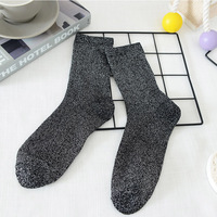 Mode coréenne Chaussettes à paillettes pour femmes Longueur d'équipage tricotée en soie argentée respirante pour l'été Utilisation quotidienne Techniques tissées