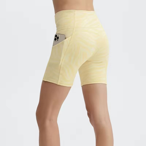 Fabricant de vêtements de yoga, shorts de fitness à taille haute personnalisés avec poches latérales, shorts de yoga pour femmes - Product Image 2