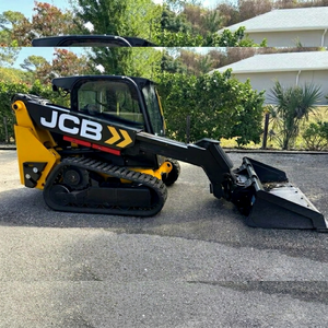 รถตักตีนตะขาบขนาดเล็ก JCB พร้อมบุ้งกี๋ไฮดรอลิก สีเหลือง เครื่องยนต์ดีเซล 75 กิโลวัตต์ น้ำหนัก 3500 กิโลกรัม กำลังขุดสูง - Product Image 1