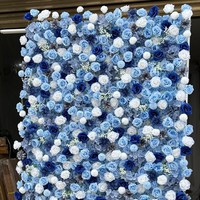 Blauw-witte moderne handgemaakte bruidsbloemenwand achtergrond van kunstzijde, bloemenpaneel voor ceremonie, welkomstbord, evenementendecoratie