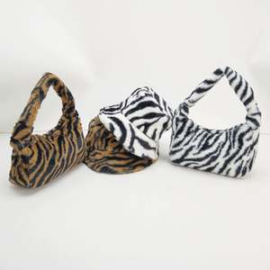 Conjunto de Sombrero Bucket y Bolso con Estampado de Leopardo/Aргайль, Ajustable, de Piel Sintética, Cálido, Ecológico, para Uso Diario, Fiestas, para Mujer - Product Image 3