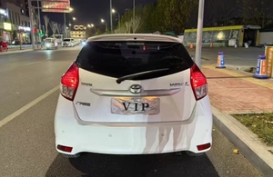 Toyota <span class=keywords><strong>Yaris</strong></span> <span class=keywords><strong>1.5</strong></span> Automatica FWD del 2016 con Sedili in Tessuto, Telecamera Posteriore, Pneumatici R15, Guida a Sinistra - Product Image 4