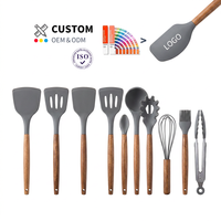 Ensemble d'ustensiles de cuisine en silicone 7 pièces avec manche en bois, antiadhésifs et résistants à la chaleur : cuillère, spatule, spatule à retourner, louche