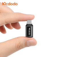 Mcdodo 770 Adaptateur portable de voyage pour iPhone Femelle vers Type-C USB Mâle Prend en charge 3A Convertisseur de charge rapide Utilisation du téléphone portable