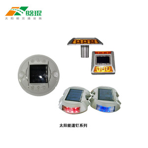 Borne de signalisation routière solaire en PC, matériau IP65, réfléchissante, clignotante à LED, à montage au sol, produits d'avertissement de circulation - Product Image 1