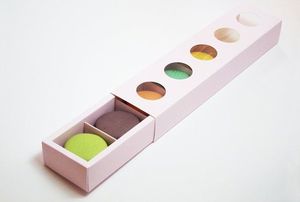 Boîte à macarons avec fenêtre transparente Emballage en papier rigide pour bonbons et chocolats dans une présentation cadeau élégante - Product Image 2