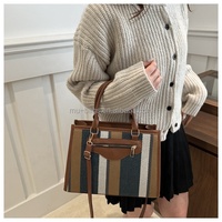 Nouveauté 2026 : Sac fourre-tout grande capacité à rayures pour femme, sacs à main de créateur, sacs à bandoulière de luxe pour femme – Vente en gros