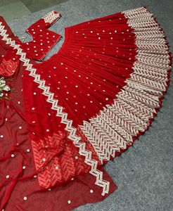 Top vente designer de bollywood travail lourd lehenga choli bollywood soie Lehenga Choli Collection disponible aux prix de gros - Product Image 5