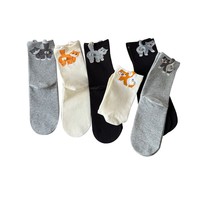 Chaussettes mignonnes de chat avec des boules pour les femmes Chaussettes drôles de chat 3D avec des boules floues Nouveauté Animal Crew Chaussette en coton pour les amoureux des chats