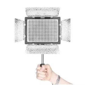 Yongnuo Yn300 Iii Éclairage LED professionnel pour <span class=keywords><strong>photo</strong></span> et vidéo, compatible YouTube et <span class=keywords><strong>TikTok</strong></span>, avec filtres de couleur pour la photographie et la prise de vue - Product Image 2