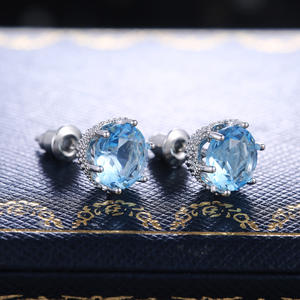 Orecchini a Perno Classici in Argento 925 con Topazio Blu, Montatura Rotonda a Griffe, per Uso Quotidiano Femminile - Product Image 5