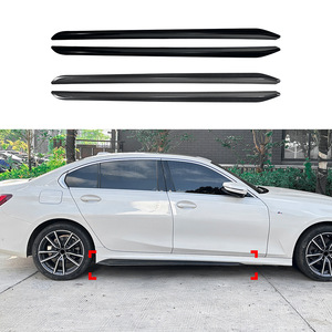 Faldones laterales Amp Z para BMW Serie 3 G20 G28 M Sport 2019+ en negro piano con textura de fibra de carbono y acabado mate - Product Image 1