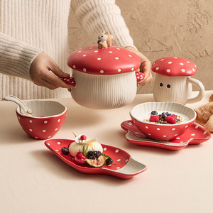 Simpatico Set da Tavola in <span class=keywords><strong>Ceramica</strong></span> a Forma di Fungo Rosso: Tazza, Piatto da Dessert, Ciotola per Noodle, Ciotola per Insalata, Cucchiaio - Stile Ins - Product Image 2