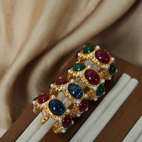 Boucles d'oreilles pendantes en acier inoxydable en forme de C, style français, avec pierres en résine rouge et verte, perles et bijoux dorés vintage