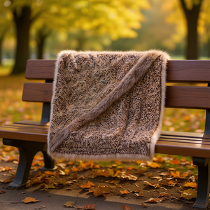 Sciarpa triangolare multifunzionale 60x135 cm con design fantasia per un utilizzo versatile - Product Image 1