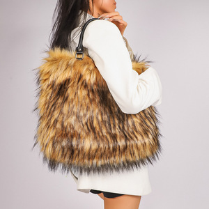 Sac fourre-tout grande capacité en fausse fourrure de raton laveur pour femme, sacs à main en peluche pour usage quotidien, sacs à bandoulière doux et moelleux pour l'hiver - Product Image 2