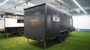 <span class=keywords><strong>Caravane</strong></span> tout-terrain robuste avec double essieu à suspension indépendante, espace garage et système de vie complet - Product Image 4