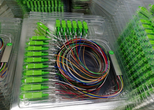 Nhà máy cung cấp G657A Mini FTTH thụ động Splitter 1x2 1x4 1x8 1x16 1:16 GPON <span class=keywords><strong>epon</strong></span> Splitter scupc scapc PLC Splitter - Product Image 2