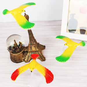 Классическая пластиковая игрушка-балансир «Летучая мышь» (орёл) с пирамидальной подставкой для детей - Product Image 4