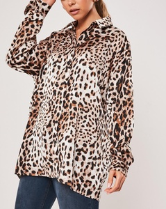 Graphique personnalisé Chemise à manches longues en satin extrême surdimensionné pour femmes à imprimé <span class=keywords><strong>l</strong></span>éopard - Product Image 6