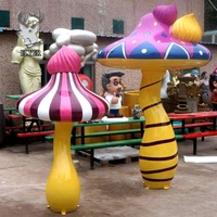 Statue de champignon en résine pour la décoration de parc d'attractions en plein air, grande statue de champignon en fibre de verre, sculpture de maison de champignon