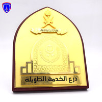 Plaque de trophée de bouclier en bois des EAU avec plaque métallique personnalisée