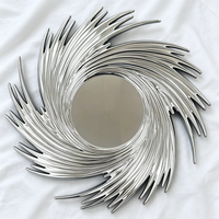 Assiette de Présentation Moderne Personnalisable en Plastique Effet Tourbillon Argenté pour Buffet et Événements – Vaisselle Contemporaine