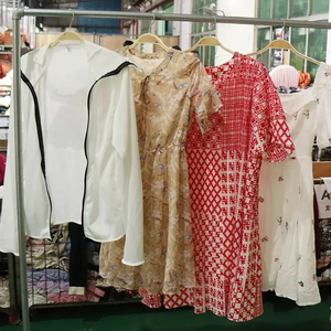 YF 2024 เสื้อผ้าผู้หญิงราคาถูกขายส่ง MOQ ต่ำ เสื้อผ้าขายส่งจำนวนมาก ร้านค้าขายส่งเสื้อผ้า เสื้อท่อนบน เดรส เสื้อผ้ามือสอง - Product Image 3