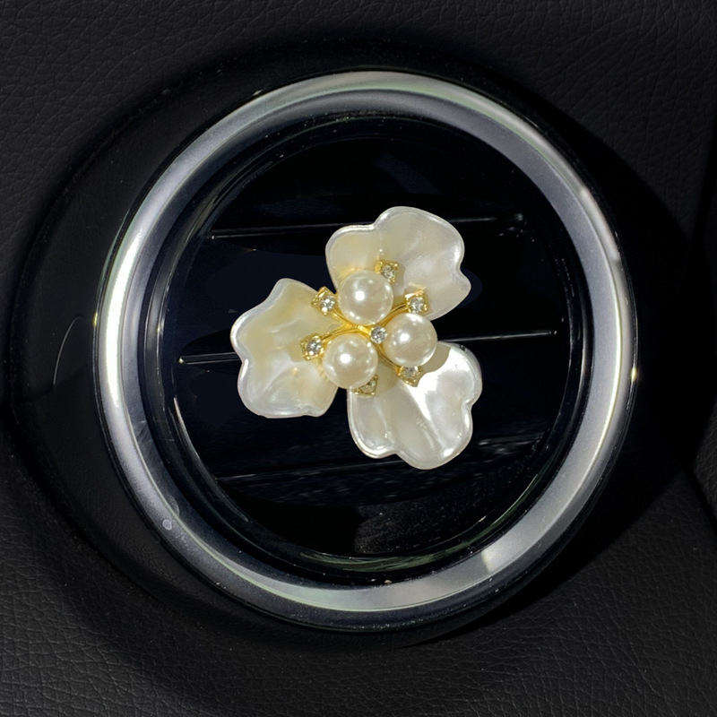 Three petal flower-white