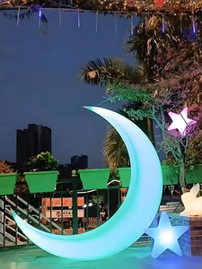 โคมไฟพระจันทร์เสี้ยวพลังงานแสงอาทิตย์ รุ่น Influencer Glowing Moon Lamp  กันน้ำ IP65 พร้อมรีโมทคอนโทรล เปลี่ยนสีได้ เหมาะสำหรับสวนกลางแจ้ง - Product Image 4