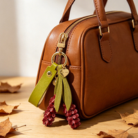 Porte-clés pendentif lavande violette pour femme, breloque de sac en cuir PU, décorations pour fille, ornements clochette cœur, cadeaux de mariage, fleurs de lavande