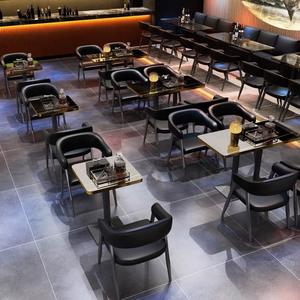 أطقم أثاث فاخرة على شكل حرف U من الخشب الصلب مع جلد أسود للفنادق والنوادي الليلية، مقاعد كابينة مع طاولة بيرة وقهوة بإضاءة LED - Product Image 6