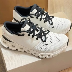 รองเท้าผ้าใบดีไซน์เนอร์แบรนด์โลโก้แบบผูกเชือก รุ่น Cloudsurfer พื้นหนา รองเท้าวิ่ง ซับแรงกระแทก ระบายอากาศได้ดี ผ้าตาข่าย นุ่มสบาย รุ่น Cloudmonster - Product Image 1