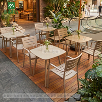 Ensemble de salle à manger extérieur moderne et durable en aluminium, table et chaises empilables résistantes aux intempéries pour hôtels et restaurants