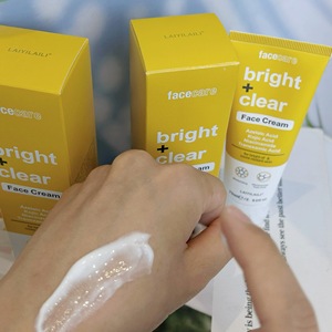 Crème <span class=keywords><strong>Visage</strong></span> Hydratante Éclaircissante 75ml à l'Acide Kojique et à l'Acide Tranexamique pour Femmes – Élimine les Taches Brunes - Product Image 5