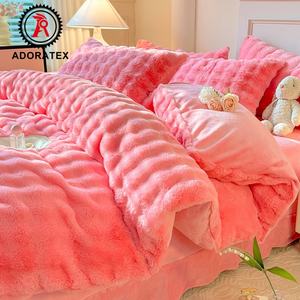 Ensemble <span class=keywords><strong>de</strong></span> literie d'hiver en peluche <span class=keywords><strong>de</strong></span> lapin épaisse 100% polyester à quatre pièces en gros RTS, motif imprimé, <span class=keywords><strong>housse</strong></span> <span class=keywords><strong>de</strong></span> <span class=keywords><strong>couette</strong></span> pour la maison - Product Image 4