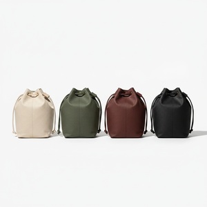 Sac seau en Tyvek noyer, silhouette souple, cordon de serrage ton sur ton, embout de cordon en cuir, couleur personnalisée, sac lifestyle - Product Image 6