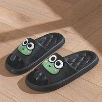 Diapositives de plage d'été Salle de bain Pantoufles antidérapantes Tongs de maison Grenouille de dessin animé Sandales souples