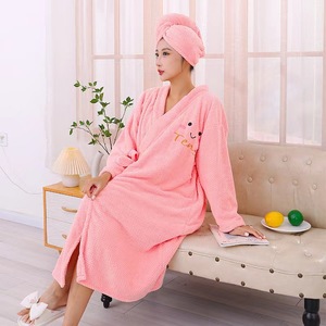Albornoz de lana coral rosa de manga larga, grueso, para estar en casa, con gorro para secar el cabello, para mujer, uso en otoño e invierno. - Product Image 1