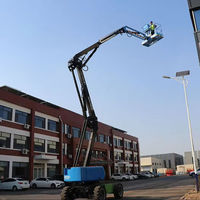 Plateforme élévatrice articulée à accès étroit, compacte, autopropulsée, pour la maintenance des installations intérieures