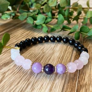 Bracelet en pierre naturelle avec perles de verre colorées, symbole de force et de courage, livraison rapide, design personnalisé - Product Image 1