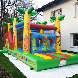 Castillo inflable comercial con temática de jungla colorida, con obstáculos y tobogán, tipo casa de brinco. - Product Image 2
