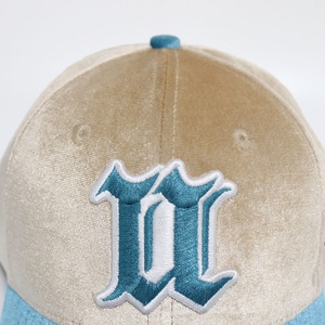 قبعات بيسبول شتوية دافئة بتصميم عصري من قطعتين مع تطريز حروف على قماش مخملي، قبعات مخملية بستة ألواح - Product Image 6