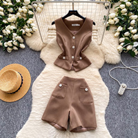 Ensemble d'été élégant pour femme : gilet sans manches style tweed et short taille haute avec détails en strass