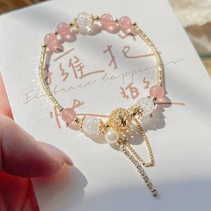 Bracelet en perles de cristal de fraise naturel, symbole d'amour et d'amélioration des relations, cadeau pour les amis - Product Image 1